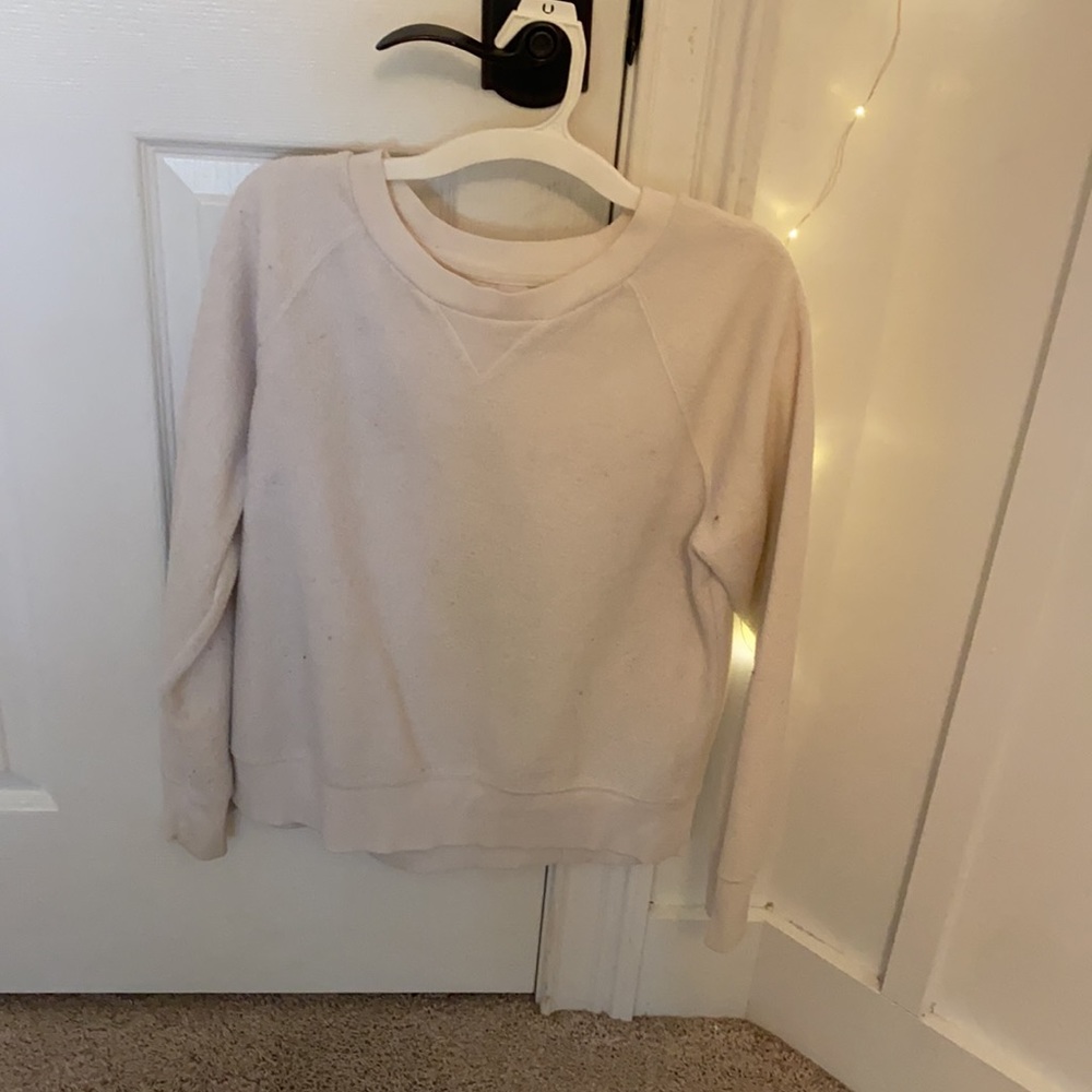 women’s Old Navy white long sleeve tee